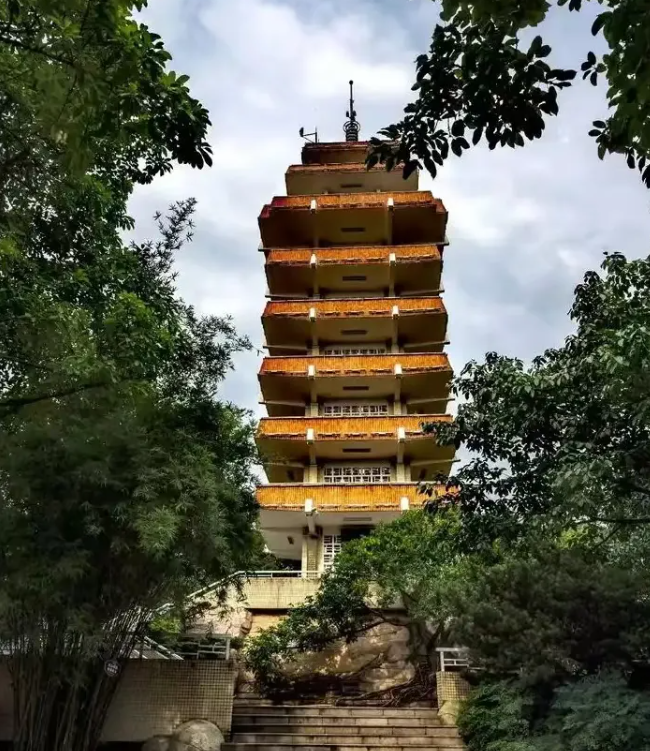 Panoramic city view from Eling Park in Chongqing
